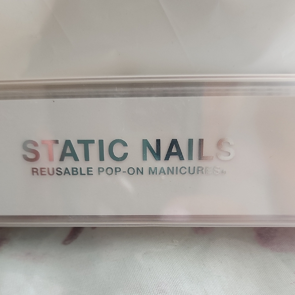 Reusable Pop-On Manicures - Elegant Press-On Nails